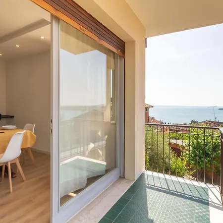 Lukas View & Parking Place - Happy Appartement Gardone Riviera